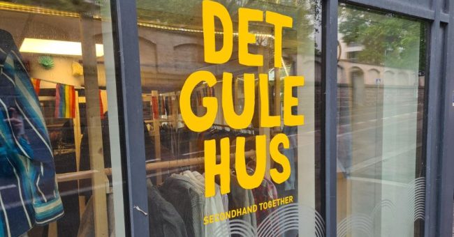 Utenfor lokalene til Det Gule Hus Pilestredet