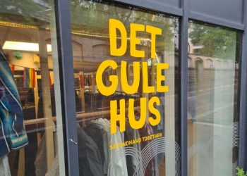 Utenfor lokalene til Det Gule Hus Pilestredet