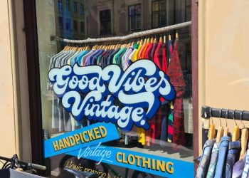 Utenfor lokalene til Good Vibes Vintage på Grunerløkka