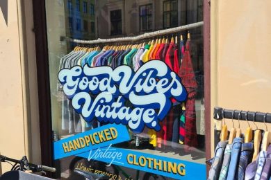 Utenfor lokalene til Good Vibes Vintage på Grunerløkka
