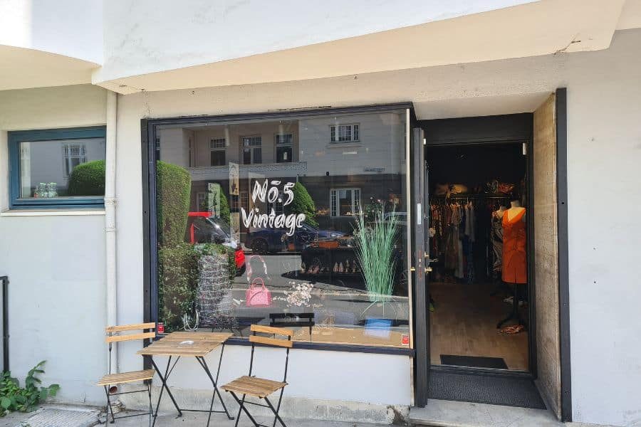 Utenfor lokalene til Nō.5 Vintage på Frogner