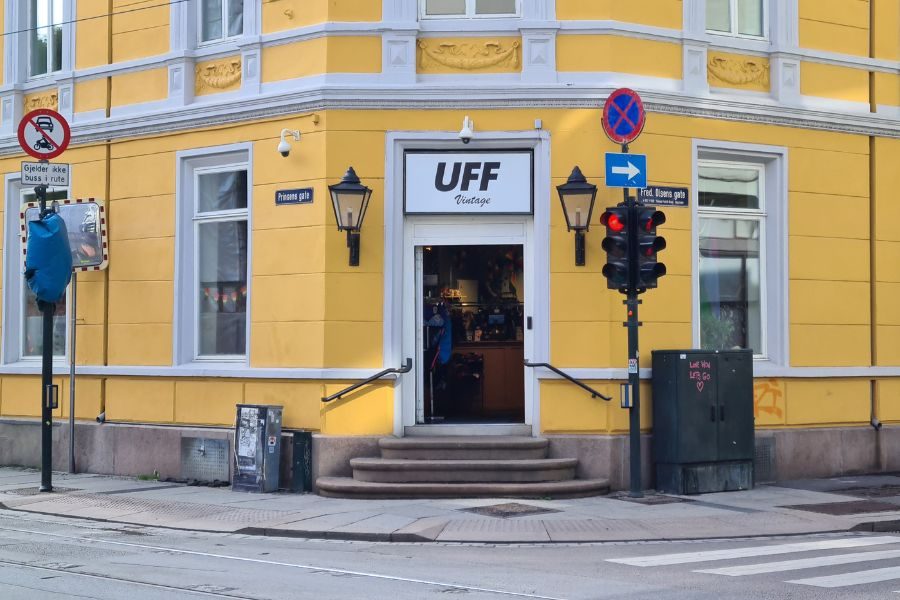 utenfor lokalene til Uff i prinsens gate