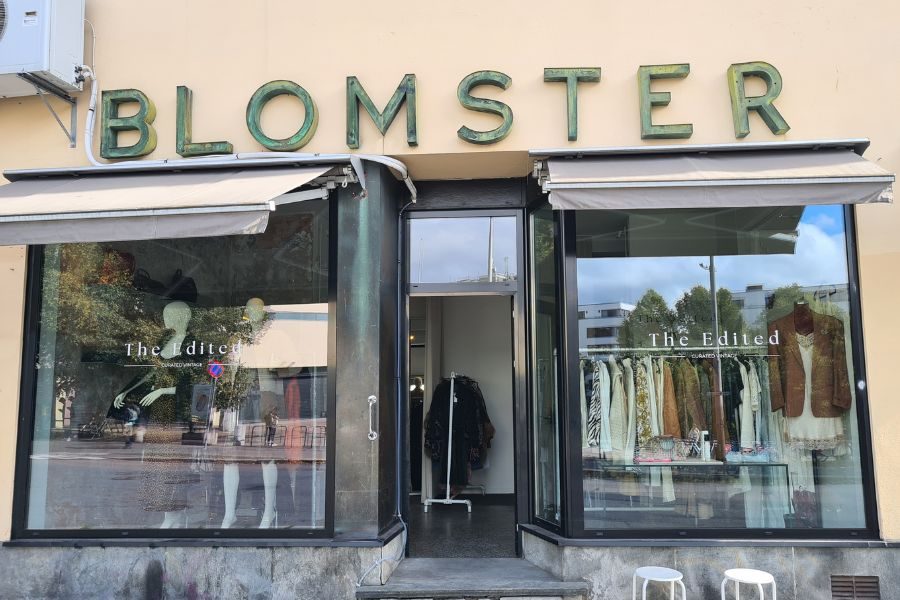 Utenfor lokalene til The Edited på Sofies plass på Bislett med gammeldags skilt over butikken