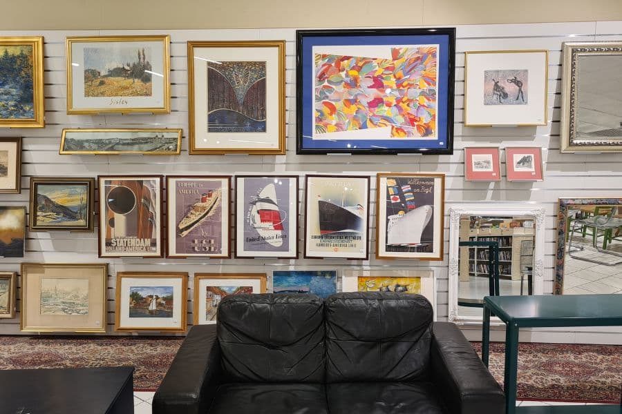 vegg med kunst hos me gunerius