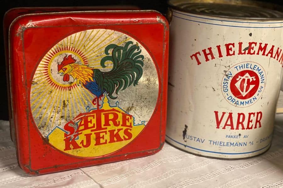 vintage bokser på loppemarkedet på årvoll skole