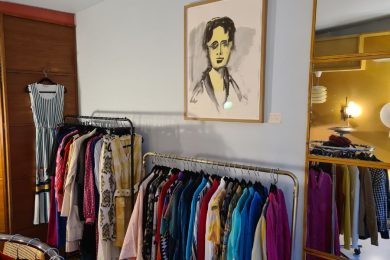 Vintage klær på stativ hos I studio Lux på Grunerløkka